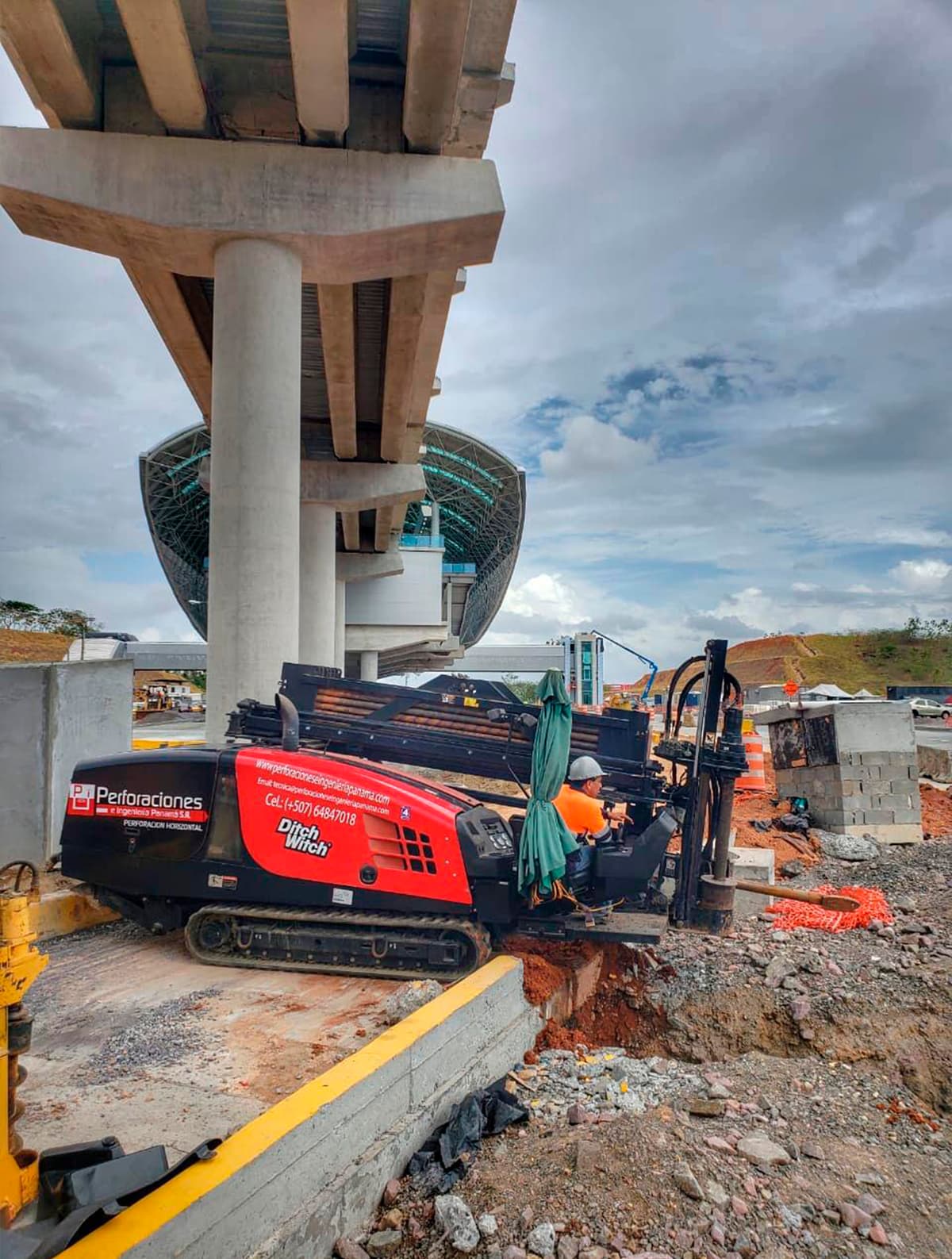 Equipo de Perforaciones e Ingeniería en obra